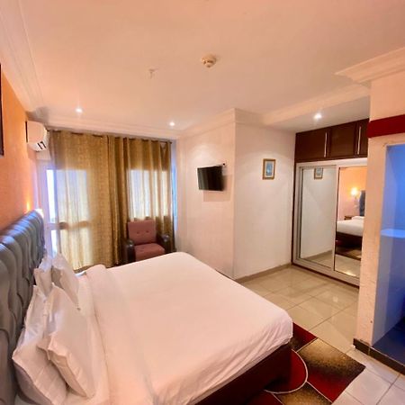 Fini Hotel Bobende Limbe Εξωτερικό φωτογραφία