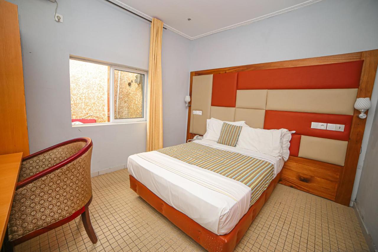 Fini Hotel Bobende Limbe Εξωτερικό φωτογραφία