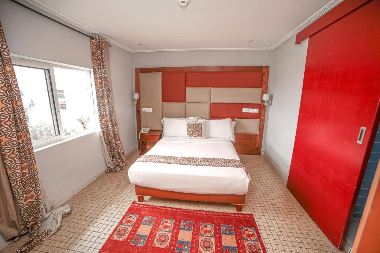 Fini Hotel Bobende Limbe Εξωτερικό φωτογραφία