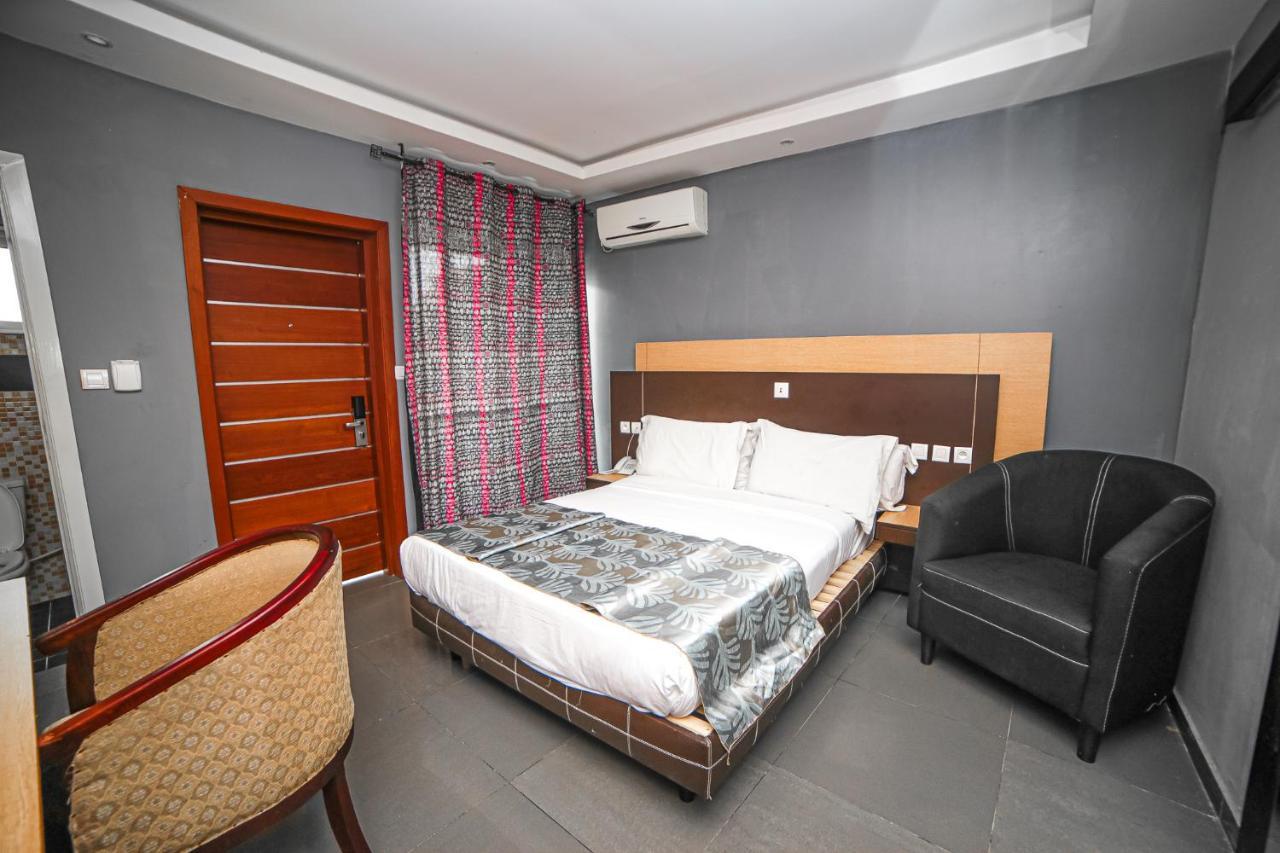 Fini Hotel Bobende Limbe Εξωτερικό φωτογραφία
