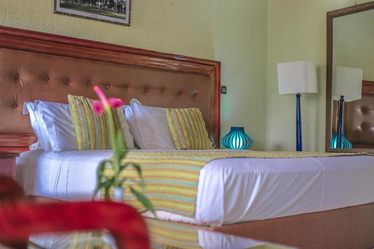 Fini Hotel Bobende Limbe Εξωτερικό φωτογραφία