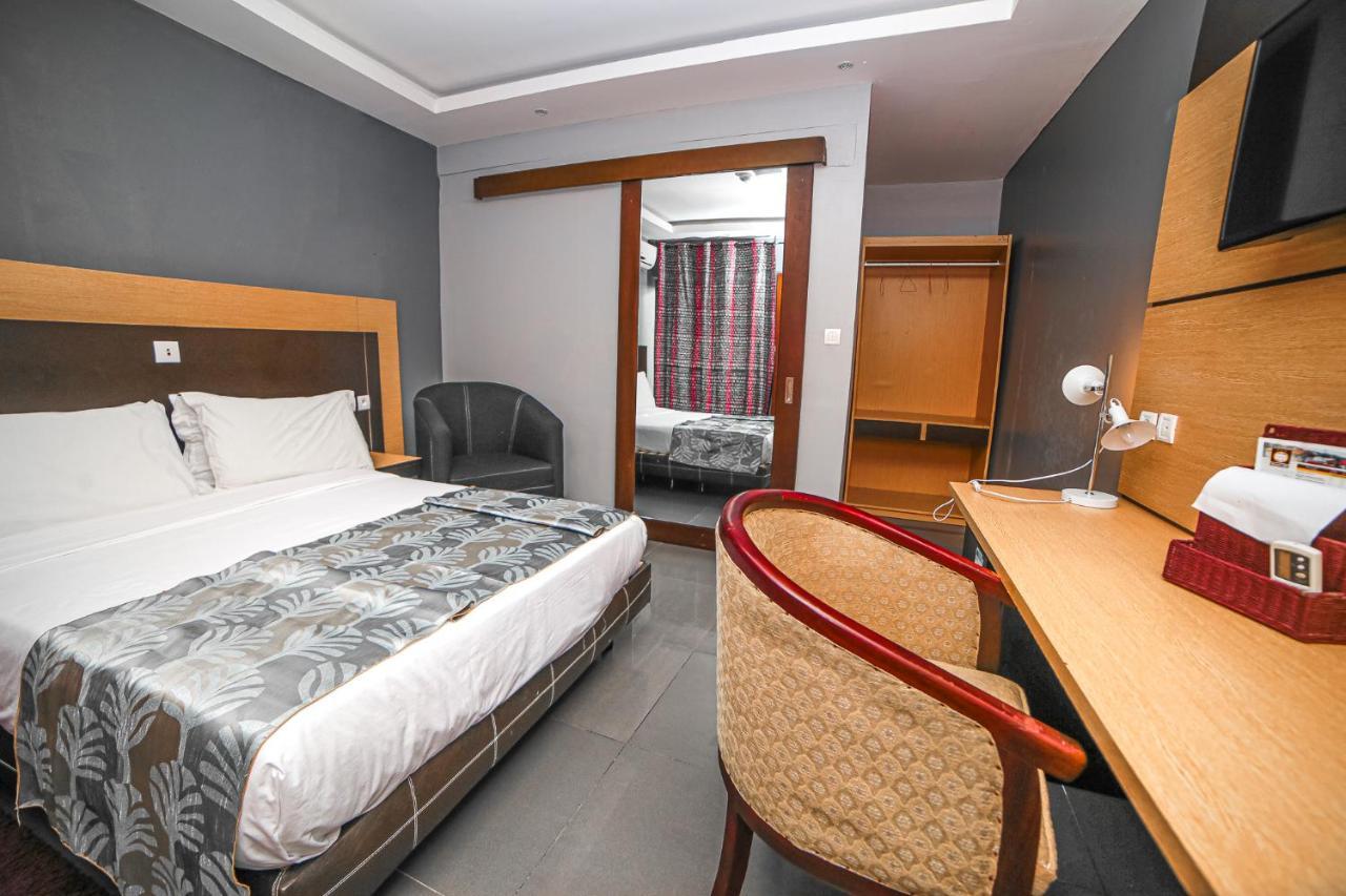 Fini Hotel Bobende Limbe Εξωτερικό φωτογραφία