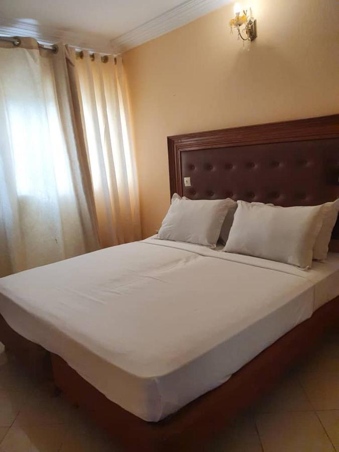 Fini Hotel Bobende Limbe Εξωτερικό φωτογραφία