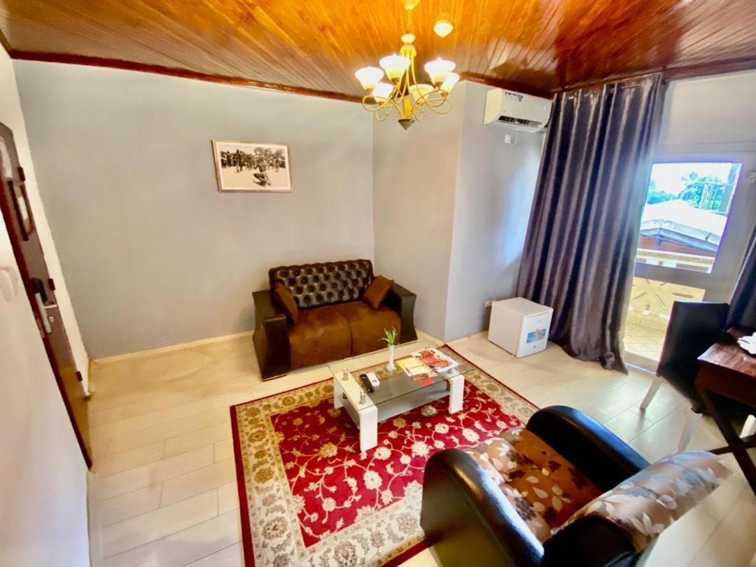 Fini Hotel Bobende Limbe Εξωτερικό φωτογραφία