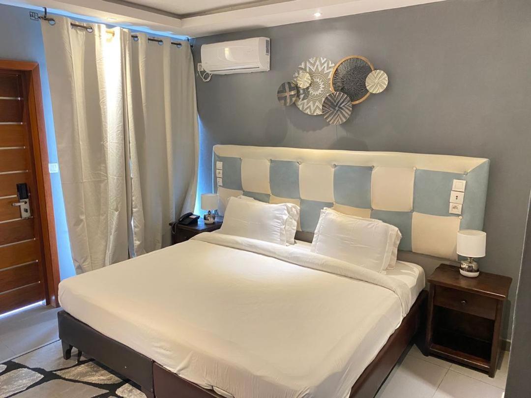 Fini Hotel Bobende Limbe Εξωτερικό φωτογραφία