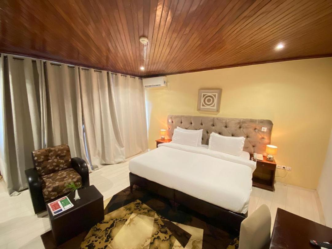 Fini Hotel Bobende Limbe Εξωτερικό φωτογραφία