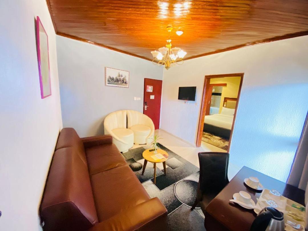 Fini Hotel Bobende Limbe Εξωτερικό φωτογραφία