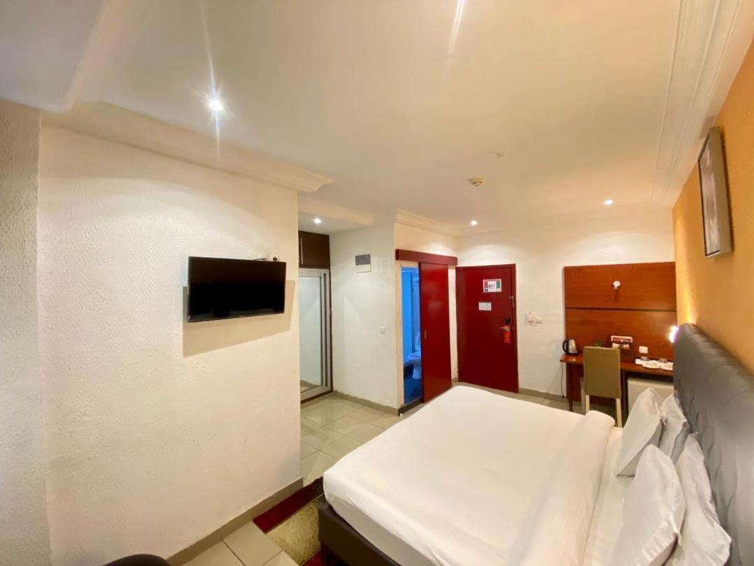 Fini Hotel Bobende Limbe Εξωτερικό φωτογραφία
