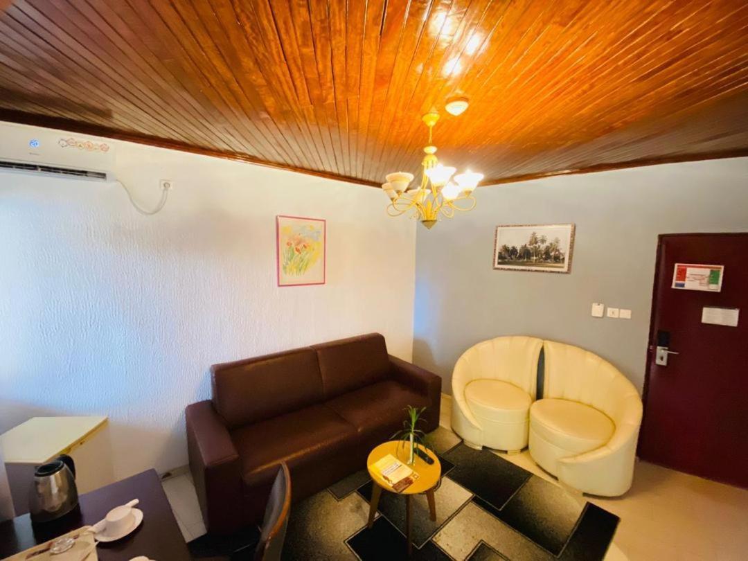 Fini Hotel Bobende Limbe Εξωτερικό φωτογραφία