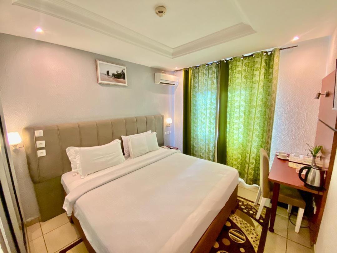 Fini Hotel Bobende Limbe Εξωτερικό φωτογραφία