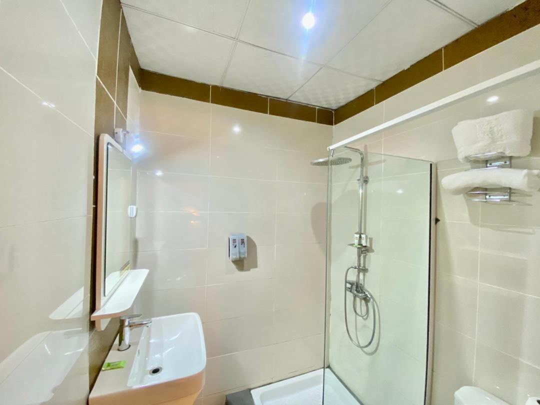 Fini Hotel Bobende Limbe Εξωτερικό φωτογραφία