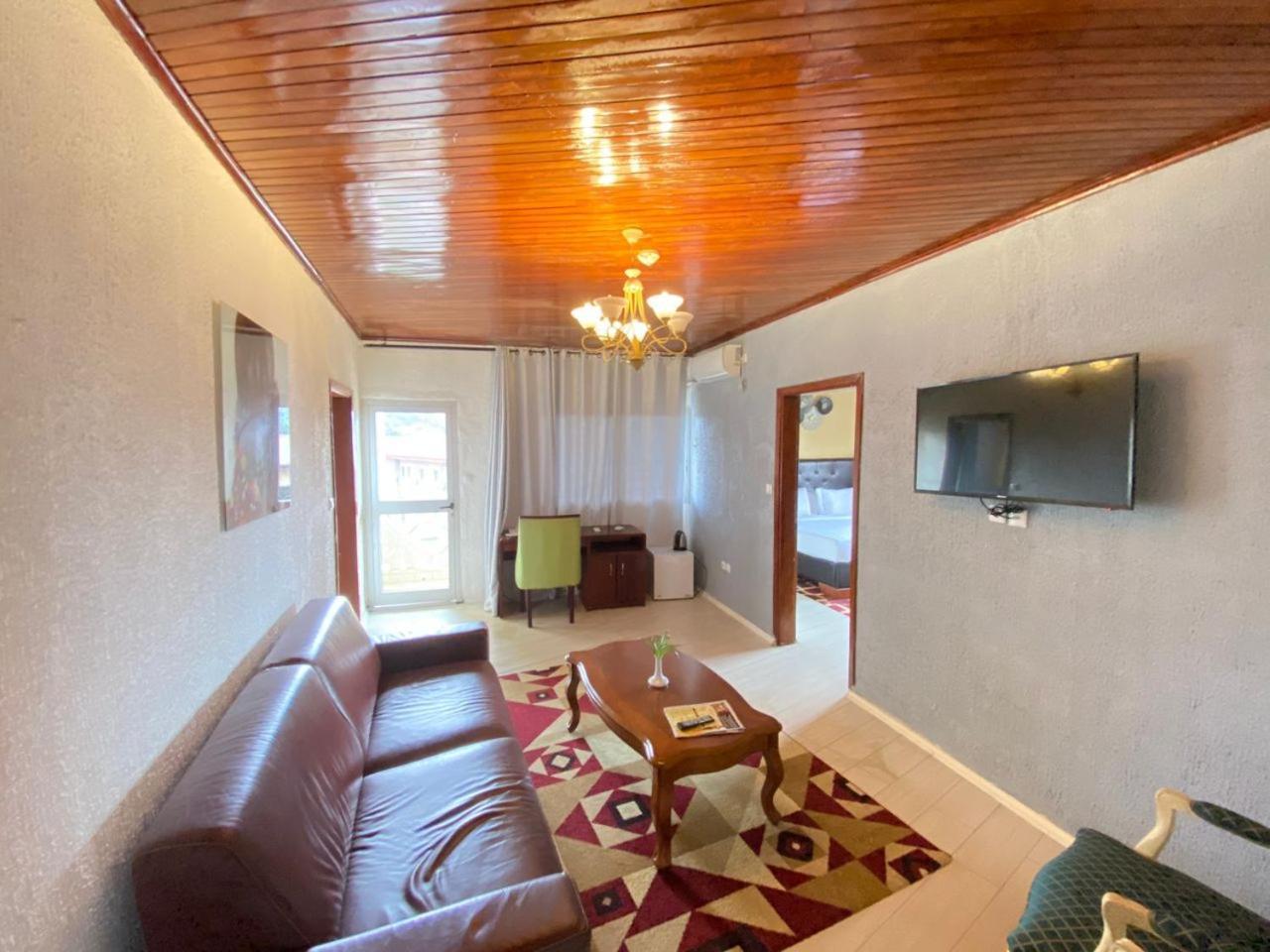 Fini Hotel Bobende Limbe Εξωτερικό φωτογραφία