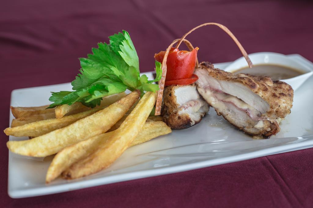 Fini Hotel Bobende Limbe Εξωτερικό φωτογραφία