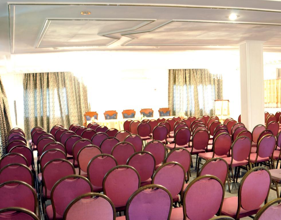Fini Hotel Bobende Limbe Εξωτερικό φωτογραφία
