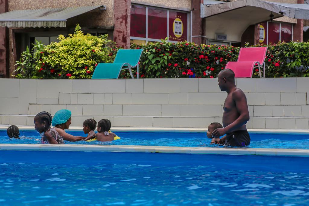 Fini Hotel Bobende Limbe Εξωτερικό φωτογραφία
