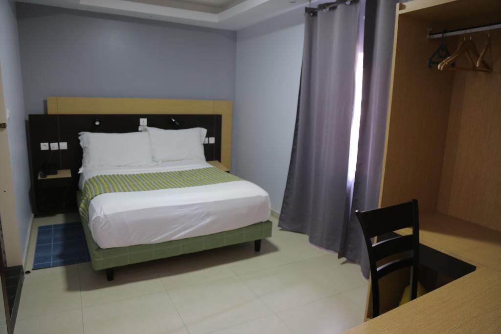 Fini Hotel Bobende Limbe Εξωτερικό φωτογραφία