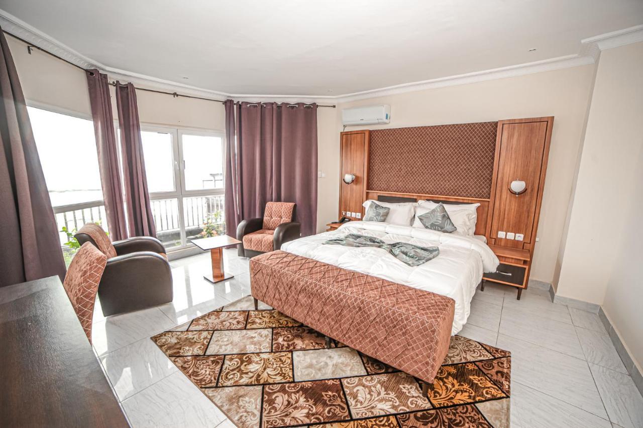 Fini Hotel Bobende Limbe Εξωτερικό φωτογραφία