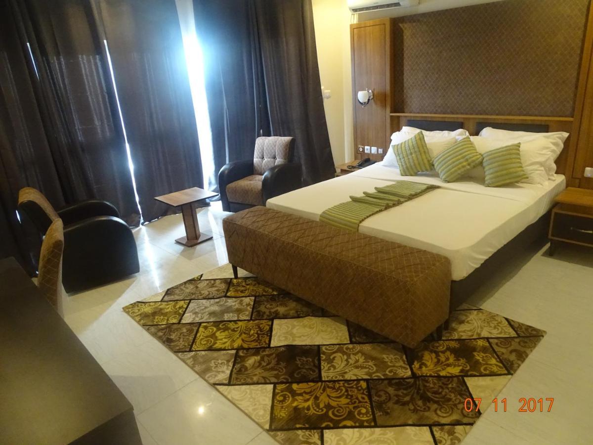 Fini Hotel Bobende Limbe Εξωτερικό φωτογραφία